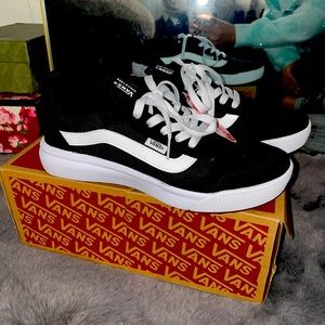 Vans UltraRange shoes, NWT - men’s 6.0 women’s 7.5